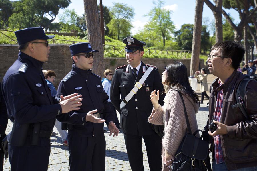 Chinese join Italians for police patrols