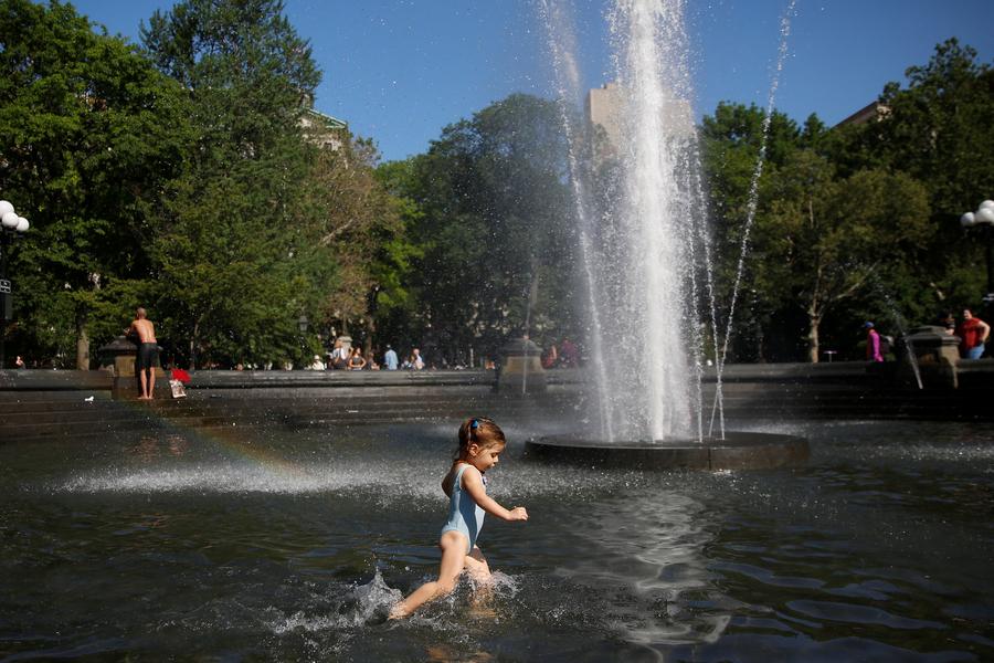 ool you off: The fountain in Washington Square