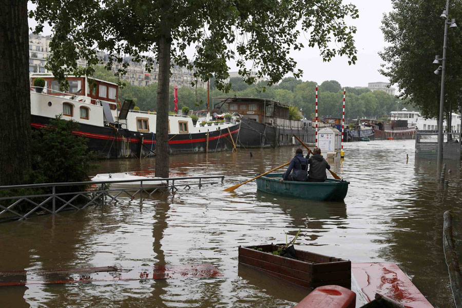 Floods devastate French cities, prompt state of emergency