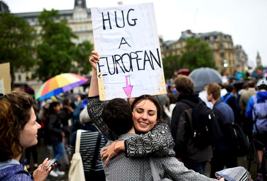 London protesters reject Brexit, stand with EU