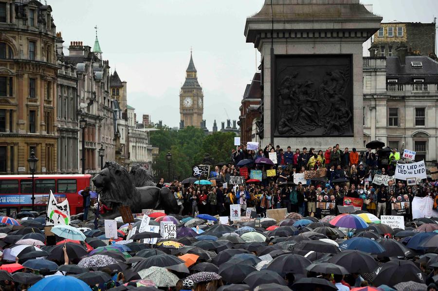 London protesters reject Brexit, stand with EU