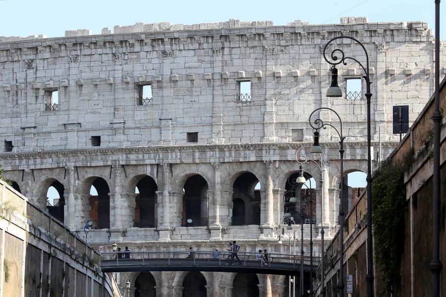 Rome shows off cleaned up Colosseum