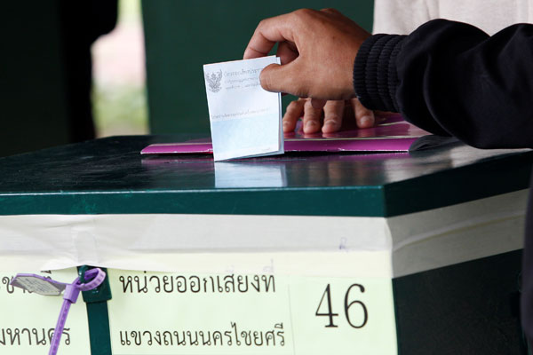 Thai draft constitution adopted in referendum
