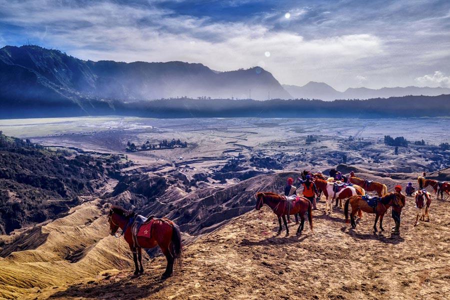 Photos reveal how landscape changes after volcano erupts