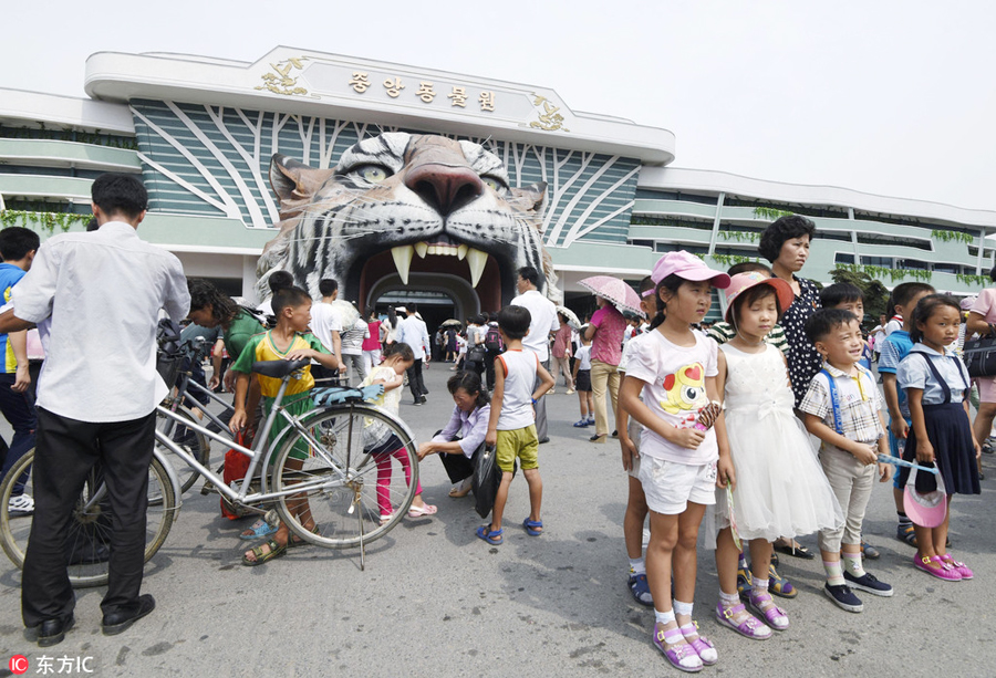 DPRK's renovated central zoo attracts thousands of visitors every day