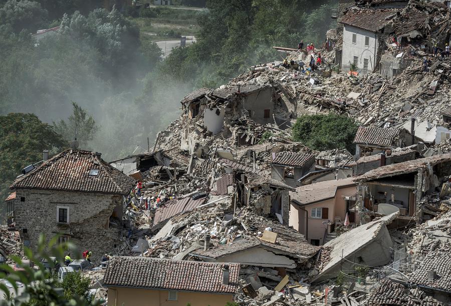 Italy quake toll rises to nearly 250 as rescuers race to find survivors