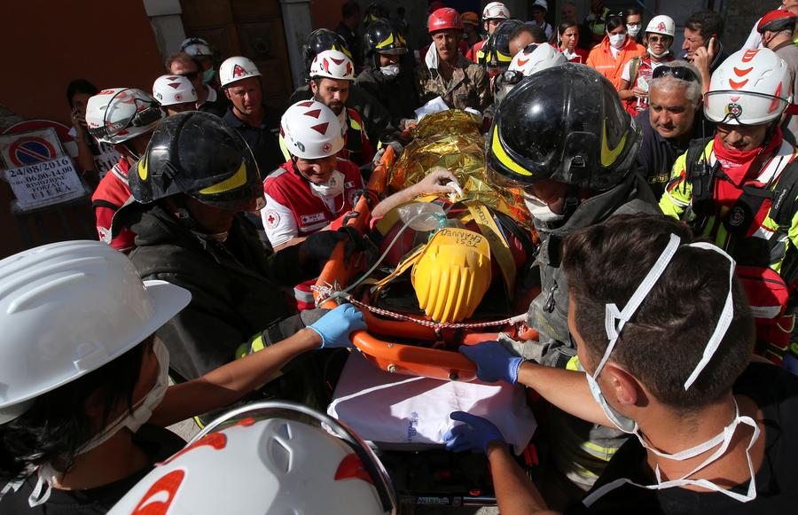 Italy quake toll rises to nearly 250 as rescuers race to find survivors