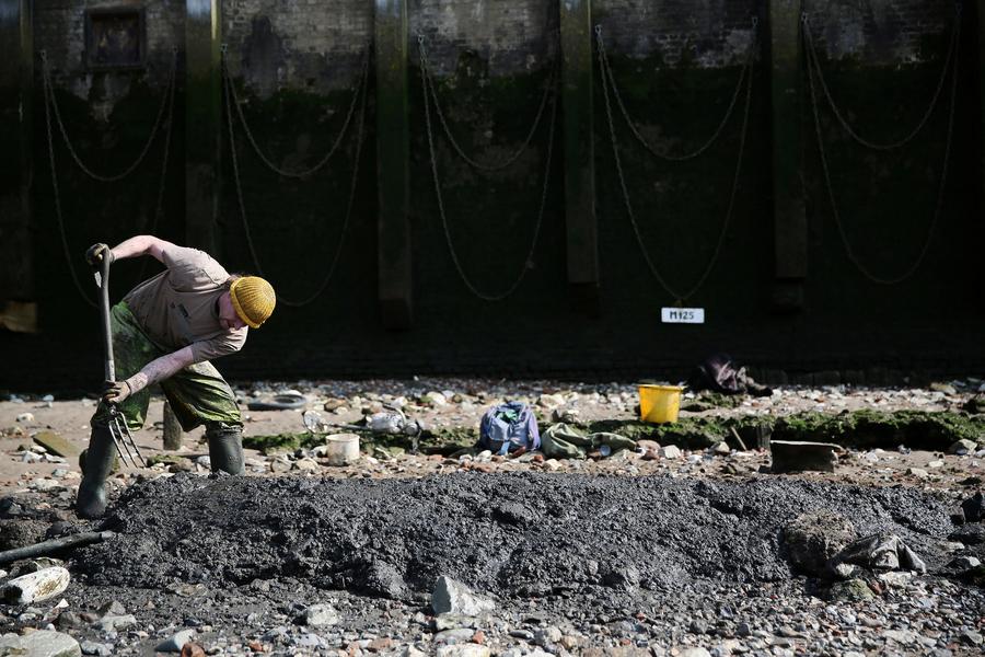 In photos: Searching for history along the Thames