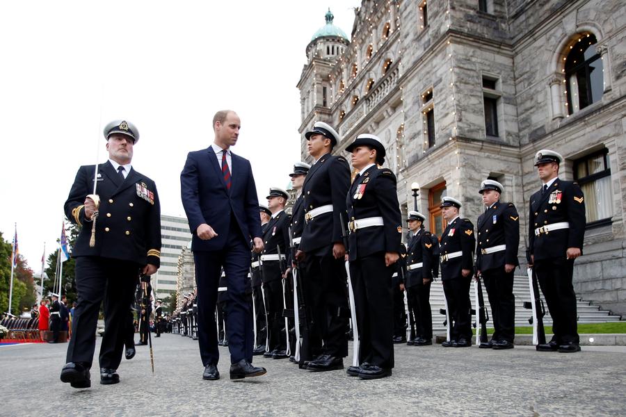 Kids in tow, Prince William starts Canadian tour