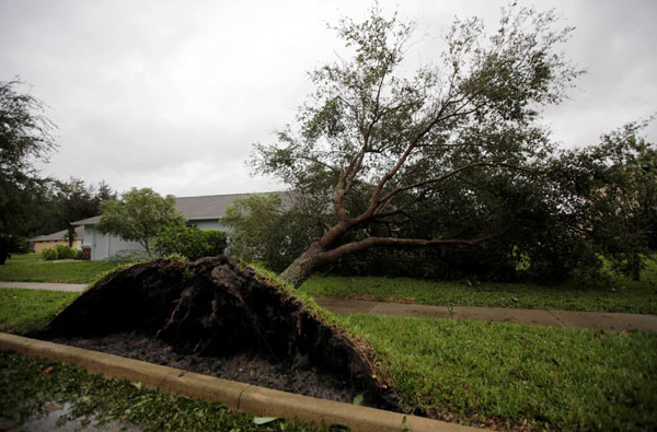 Hurricane Matthew leaves nearly 1.2 mln in US Southeast powerless