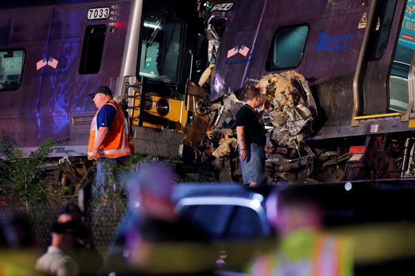 29 injured in commuter train derailment in US: official