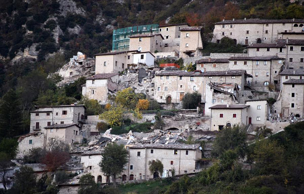 Strongest quake in decades hits central Italy, devastating historic buildings