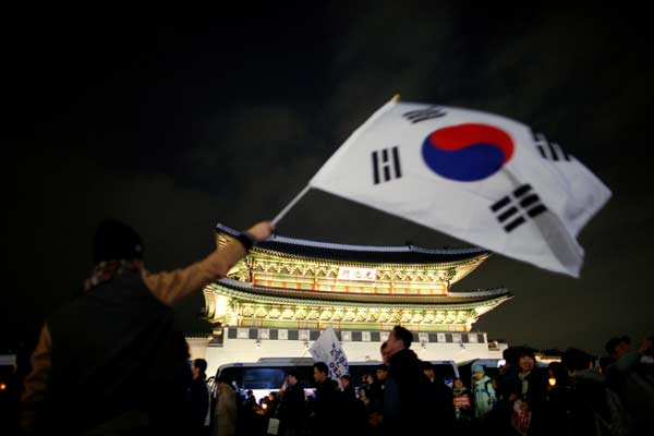 S Korean prosecutors to investigate president next week over confidante scandal