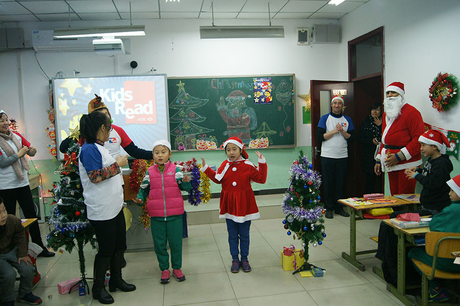 Kids Read throws Christmas party for primary school students in Beijing