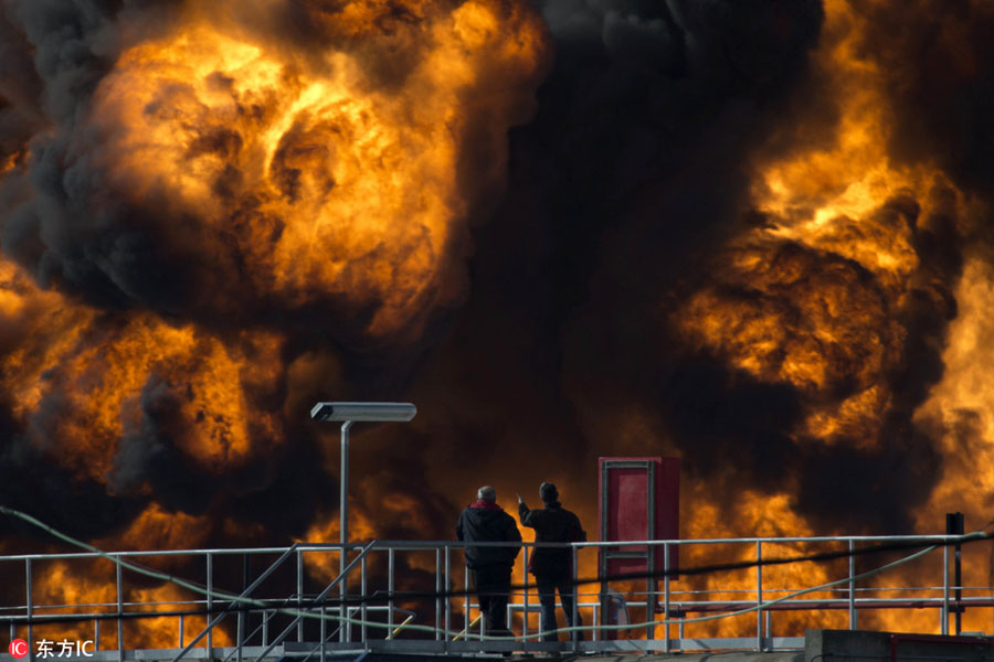 Large fire breaks out in fuel tank of oil refinery in Haifa, Israel