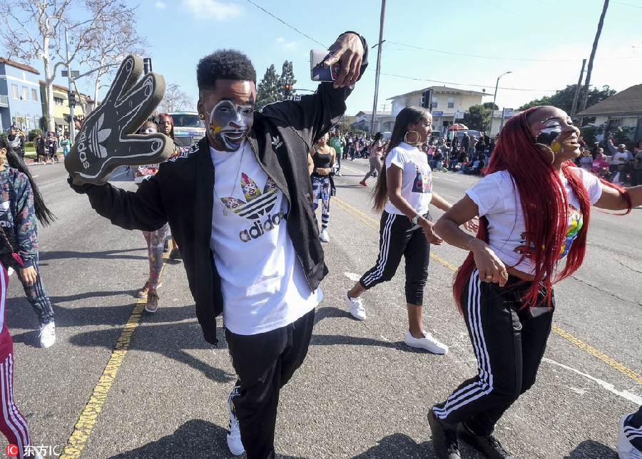 People march to commemorate Martin Luther King