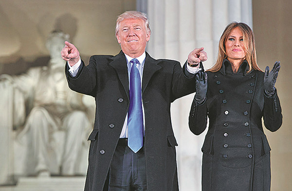 Early birds gather to see Trump sworn in