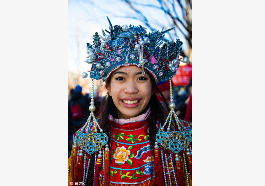 Traditional Chinese dresses shine in overseas Spring Festival celebrations