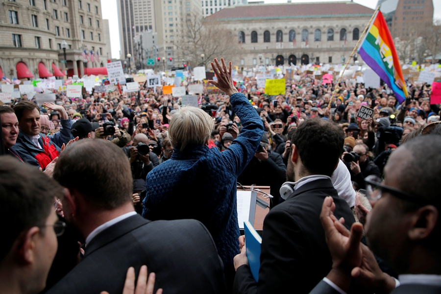 Trump's refugee ban sparks protests before White House, at over 30 US airports