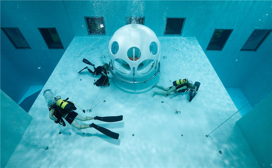 Ready for dinner 33 meters underwater in Brussels?