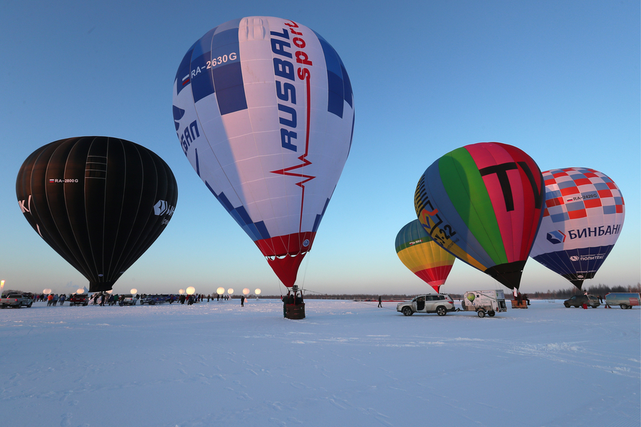 Russian adventurer off to set hor air balloon rec