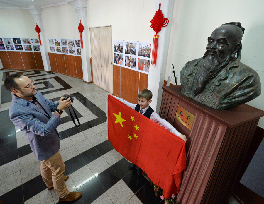Russian students compete in Chinese characters challenge