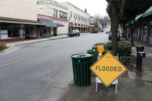 Danger of flooding from dam forces evacuation 180,000 in N. California