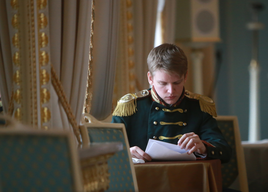 Young Russians reenact classic War and Peace