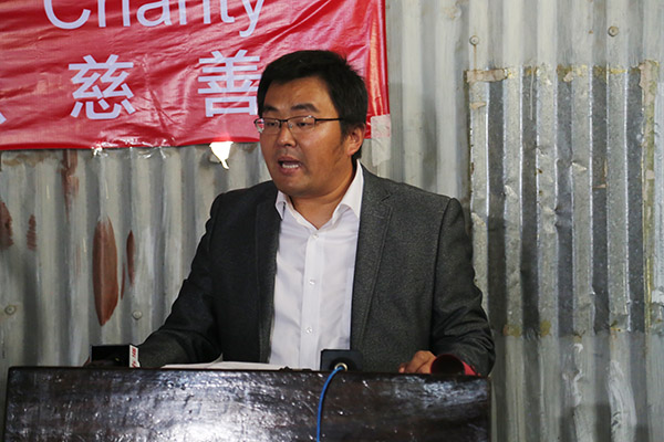 Chinese company donates household items to Kenyan slum dwellers