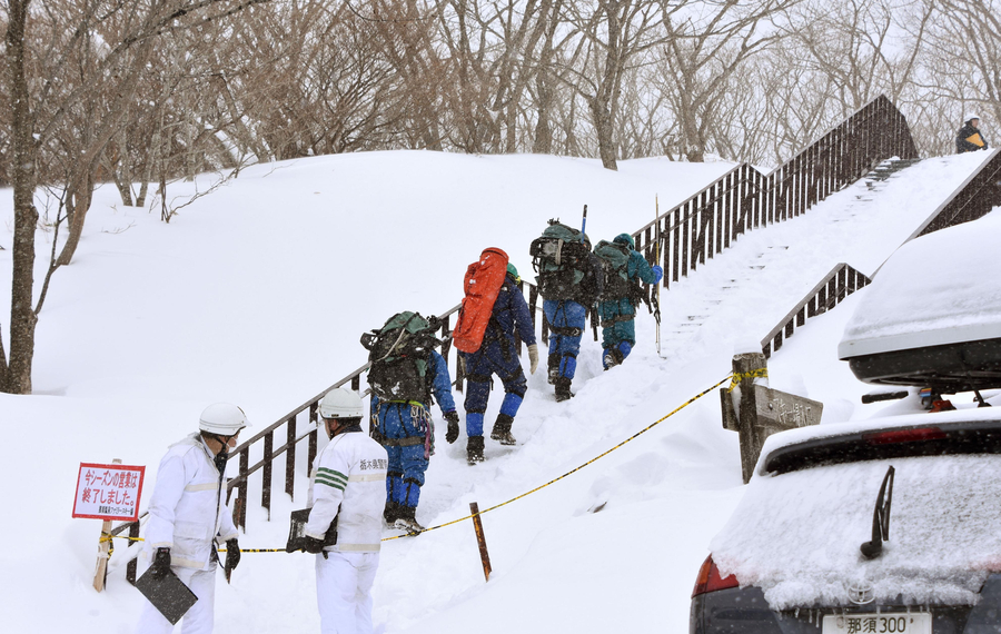 8 killed after avalanche hits E. Japan, 40 others injured