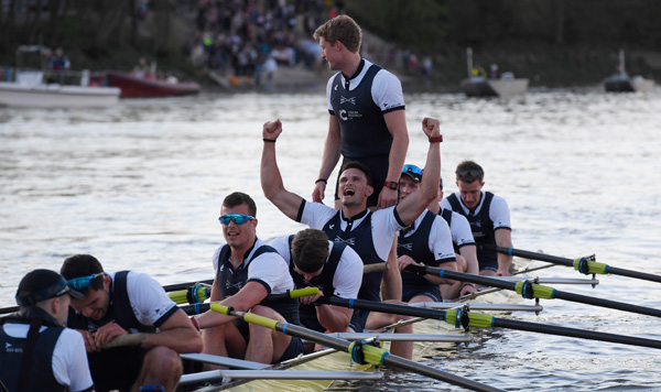 Oxford wins boat race after WWII bomb removed from Thames