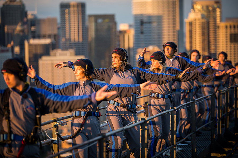 Tai chi takes over Sydney Harbour Bridge