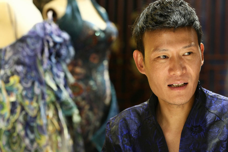 Chinese designer brings 'natural' style to Paris week