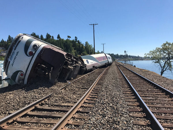 Train cars derail in Washington; minor 