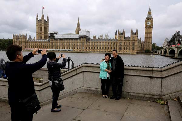 Record numbers flock to visit UK attractions