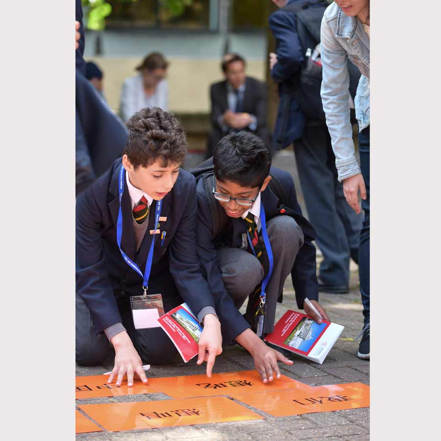 English pupils brush up on their Mandarin