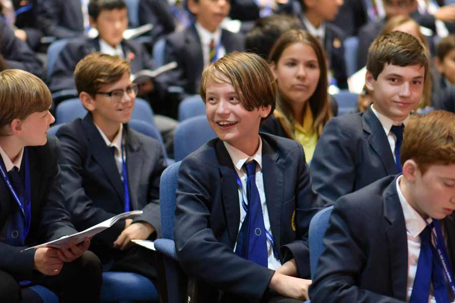 English pupils brush up on their Mandarin