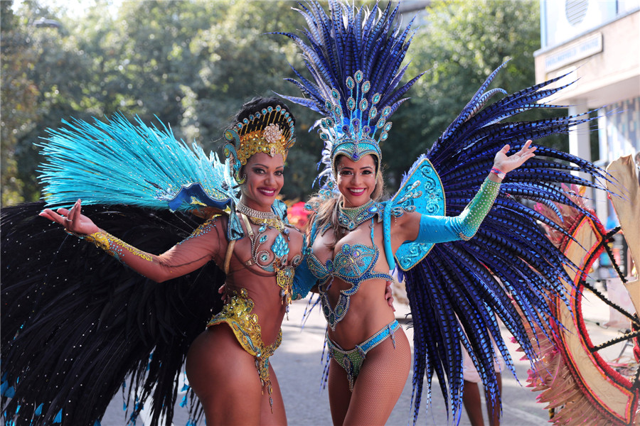 Thousands of revelers enjoy colorful Notting Hill Carnival