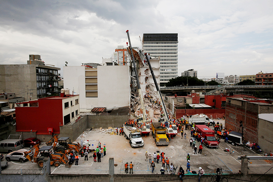 Mexicans dig through collapsed buildings as qu