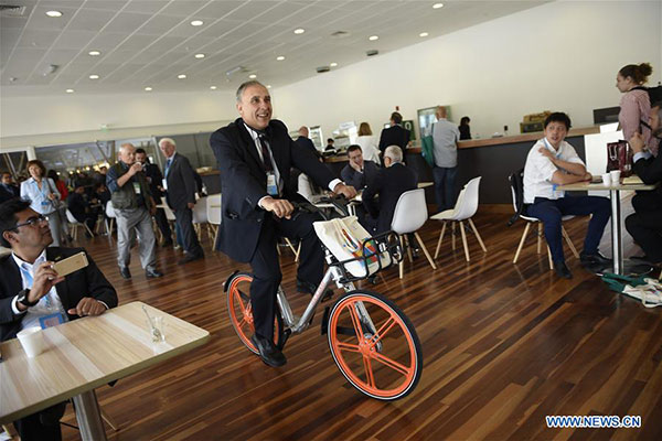Mobike touts bike-sharing scheme in LatAm
