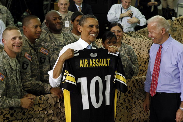 Obama pays tribute to unit in bin Laden raid