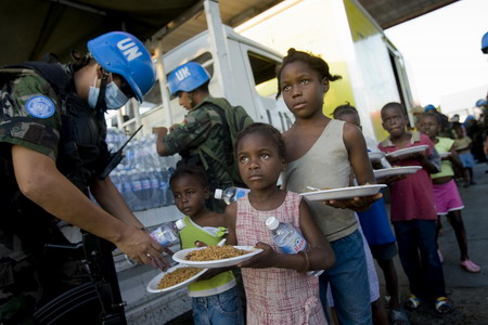 Int'l community intensifies relief efforts in Haiti