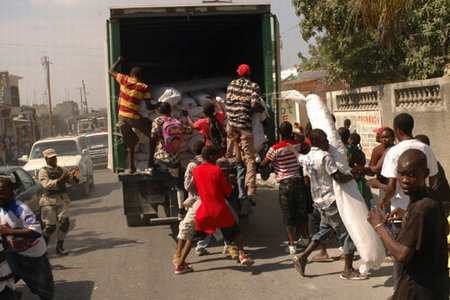 Food distribution chaotic in Haitian capital