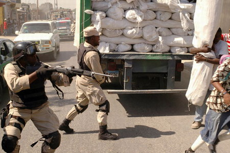 Food distribution chaotic in Haitian capital