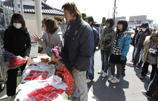 Residents queue for supplies after quake in Japan