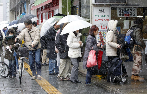 Snowfall chills quake-hit Sendai