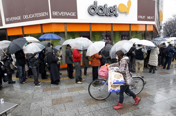 Fuel,food scarcity prevail in Japan for days