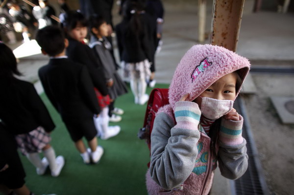 Schools re-open in Japan's quake zone