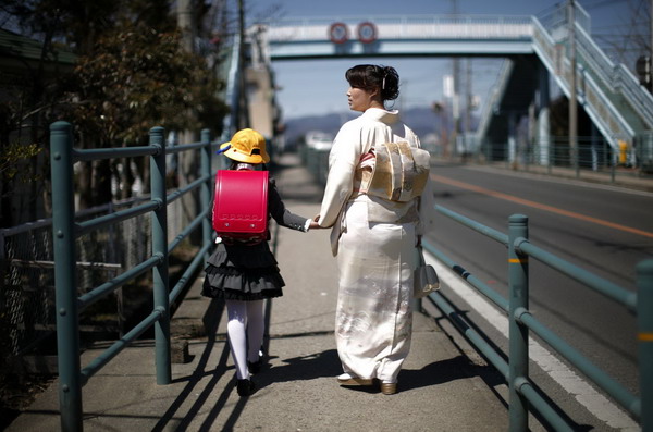 Schools re-open in Japan's quake zone