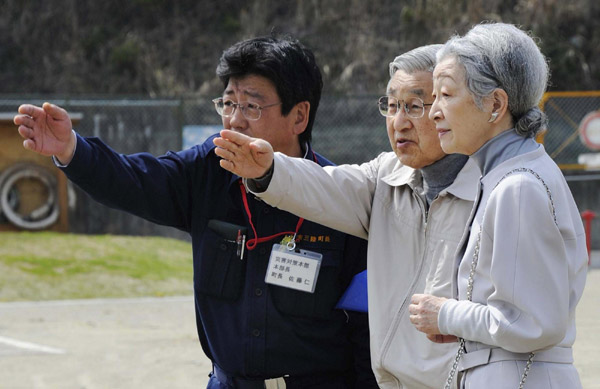 Japan's royal couple visits disaster-stricken town